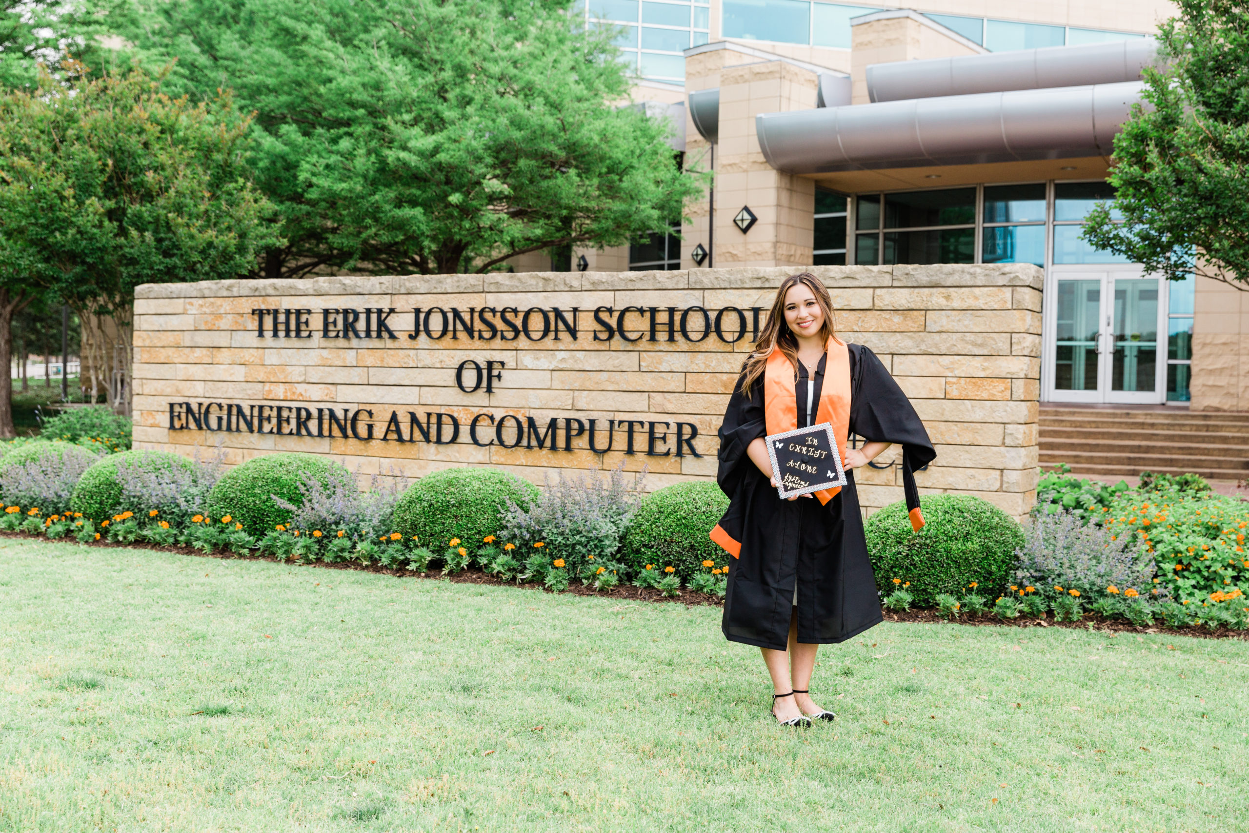 UTD senior portrait school sign